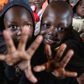 “A come…” fa il pienone al Milanollo: a Savigliano solidarietà, musica ed emozioni per l’Africa “A come…” fa il pienone al Milanollo: a Savigliano solidarietà, musica ed emozioni per l’Africa