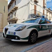 Anziano in stato confusionale rischia di scavalcare il balcone: salvato dalla Polizia Locale di Savigliano Anziano in stato confusionale rischia di scavalcare il balcone: salvato dalla Polizia Locale di Savigliano