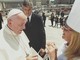 Graziella Costa consegna la tessera di socio onorario a Papa Francesco