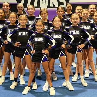 Nuove divise per gli atleti di Alba Cheer Titans Nuove divise per gli atleti di Alba Cheer Titans