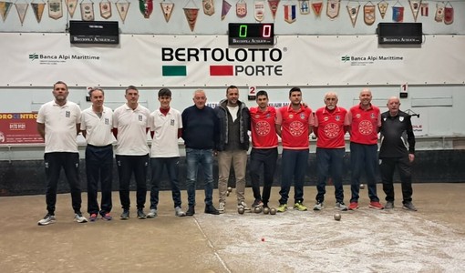 nella foto le quadrette finaliste con il figlio Gianfranco ed il nipote Giovanni ed il  direttore di gara Marchisio.
