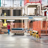 Un interno degli stabilimenti dell'Abet Laminati, storica azienda braidese