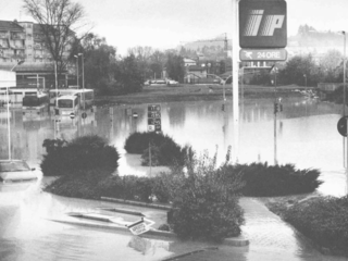 L'alluvione ad Alba (da “Le radici di una catastrofe – Novembre 1994 l’alluvione”, a cura del Gruppo Fotografico Albese e dell’Associazione Amici del Museo F. Eusebio di Alba)