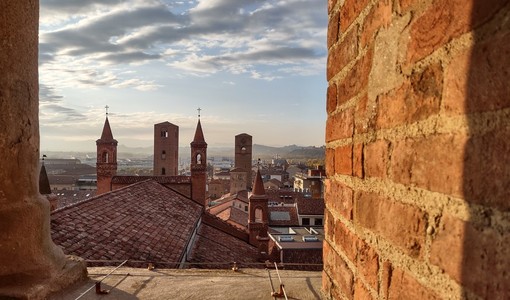 I tetti di Alba visti dal campanile del duomo I tetti di Alba visti dal campanile del duomo