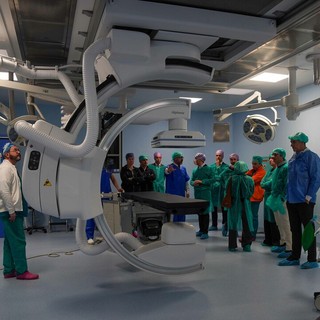 Sala Ibrida, esperienze e confronto: una delegazione di Cuneo in visita all’Ospedale di Biella FOTO