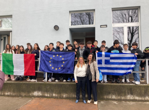 Scambio culturale ad Alba: La Scuola Media Macrino accoglie studenti greci e francesi per il Progetto Erasmus+