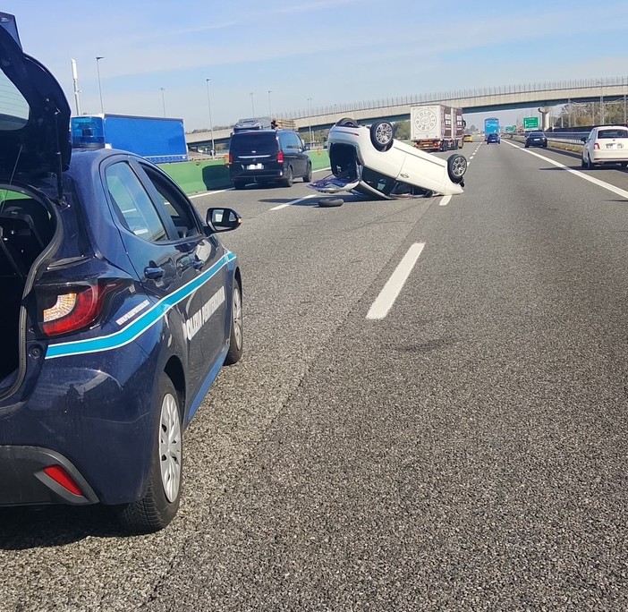 L'auto cappottata sulla A4