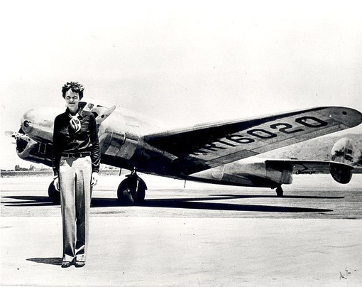 Amelia Earhart, foto storica della pilota americana, icona di Zonta International
