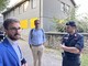 Un'immagine del luglio 2024: il sindaco Alberto Gatto, l'assessore Davide Tibaldi e il comandante della Compagnia Carabinieri, capitano Giuseppe Santoro, presso il residence della stazione ferroviaria appena sgomberato Un'immagine del luglio 2024: il sindaco Alberto Gatto, l'assessore Davide Tibaldi e il comandante della Compagnia Carabinieri, capitano Giuseppe Santoro, presso il residence della stazione ferroviaria appena sgomberato
