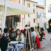 Crescono le attività commerciali nella capitale delle Langhe (foto Barbara Guazzone) Crescono le attività commerciali nella capitale delle Langhe (foto Barbara Guazzone)