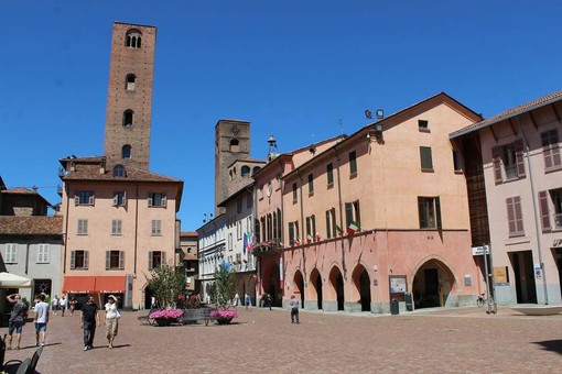 Marciapiedi ad Alba, riparte il diserbo meccanico dopo i ritardi: la pulizia entra nel piano dell'igiene urbana Marciapiedi ad Alba, riparte il diserbo meccanico dopo i ritardi: la pulizia entra nel piano dell'igiene urbana