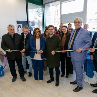 Alba, l'esposizione del pittore Franco Gotta inaugura gli uffici della NESS