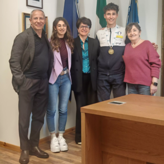 Borgo San Dalmazzo premia i suoi giovani campioni: Aiko e Nicola protagonisti in Municipio