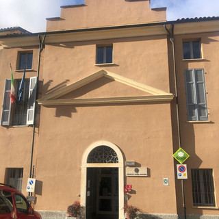 Ingresso dell'Istituto Alberghiero di Mondovì, immagine di repertorio