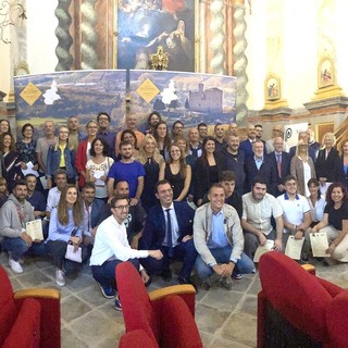 Foto di gruppo per gli allievi dei tre corsi tenuti da Alba Accademia Alberghiera