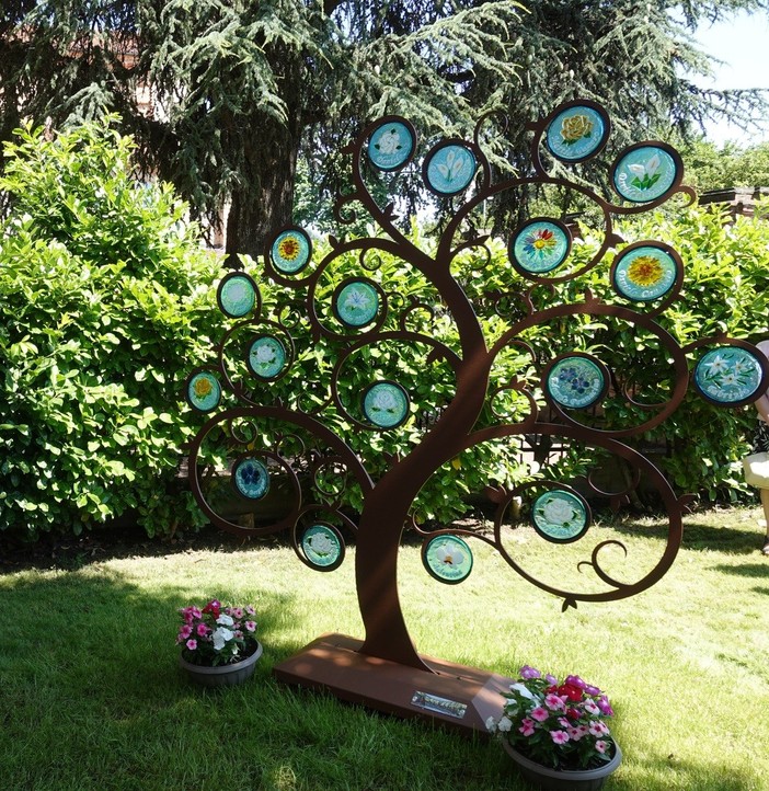 Albero della luce, Santuario della Madonna dei fiori di Bra Albero della luce, Santuario della Madonna dei fiori di Bra