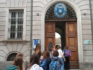 Primo giorno di scuola negli istituti albesi: al Liceo Classico &quot;Govone&quot;