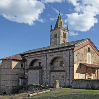 L'antica chiesa parrocchiale nel borgo de "La Villa" di Verzuolo L'antica chiesa parrocchiale nel borgo de "La Villa" di Verzuolo