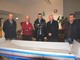 Mario Anselmo, Gianpiero Borsa, Marco Miolano, Luciano Biadene e Livio Delfiore davanti alla barella-doccia(copyright targatocn)