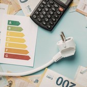 Bollette in aumento e prezzi instabili: oggi risparmiare energia vuol dire sentirsi più sicuri Bollette in aumento e prezzi instabili: oggi risparmiare energia vuol dire sentirsi più sicuri