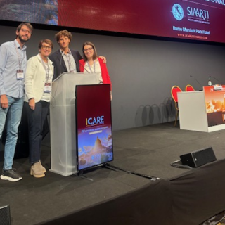 Il direttore Blangetti (seconda da sinistra) con i tre specializzandi dell’ospedale di Mondovì