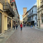 Negozi con porte aperte e climatizzatori accesi, Alba sceglie il dialogo: «Prima sensibilizziamo, poi valuteremo» Negozi con porte aperte e climatizzatori accesi, Alba sceglie il dialogo: «Prima sensibilizziamo, poi valuteremo»