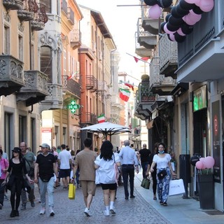 Uno scorcio di via Maestra ad Alba