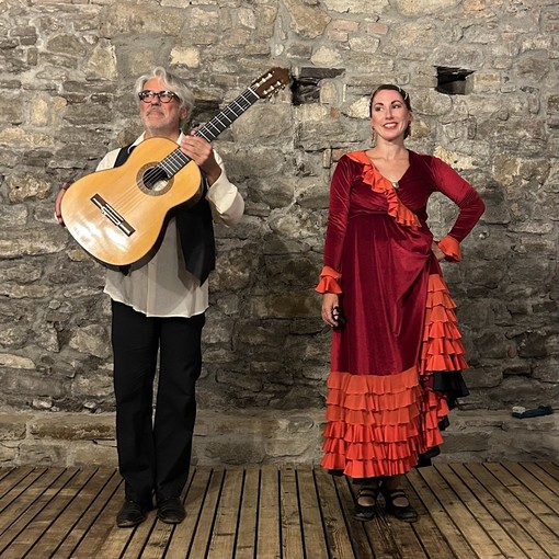 La guitarra flamenca di Roberto Margaritella e la ballerina Anna Sinel evocano i “Colores del Flamenco” ad Alba La guitarra flamenca di Roberto Margaritella e la ballerina Anna Sinel evocano i “Colores del Flamenco” ad Alba