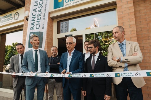 Una “festa di comunità” per la nuova filiale ad Alba di Banca di Cherasco Una “festa di comunità” per la nuova filiale ad Alba di Banca di Cherasco