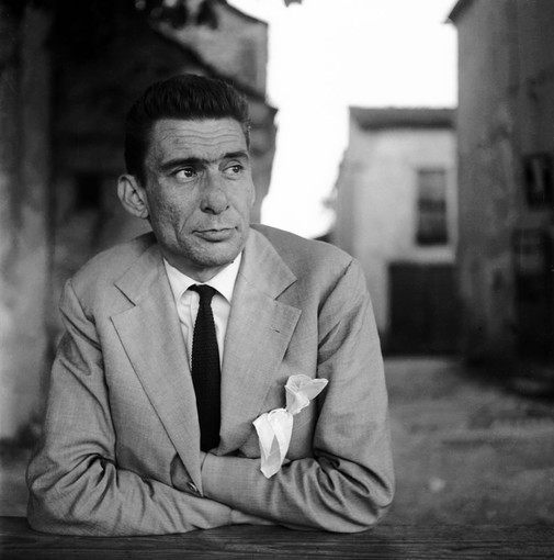 Lo scrittore Beppe Fenoglio (Foto di Aldo Agnelli, archivio Centro Studi Beppe Fenoglio)