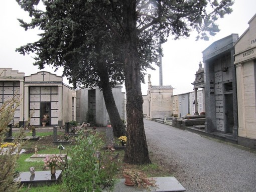 Visite ai cimiteri: anche a Bra orari prolungati e presidio dei volontari