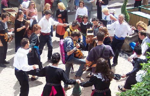 Balli occitani, sabato 12, al Palaterme di Roccaforte Mondovì
