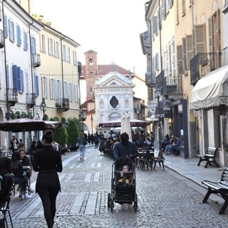 Bra in lutto, rinviata la prima serata di “Aperitivi in Consolle”
