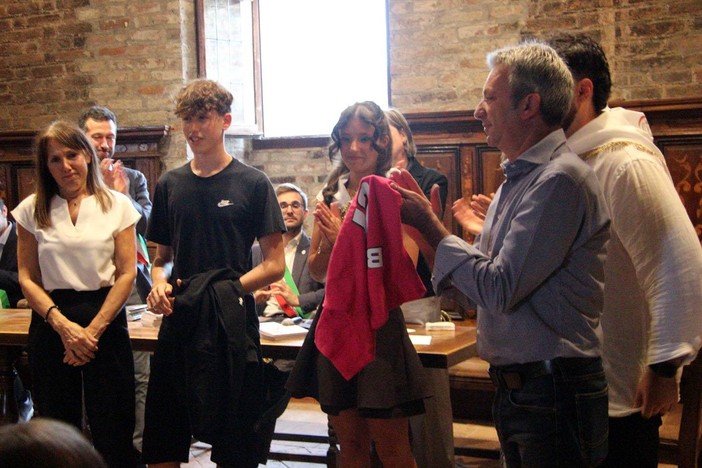 La consegna della maglia in ricordo di "Betto" Rolfo La consegna della maglia in ricordo di "Betto" Rolfo