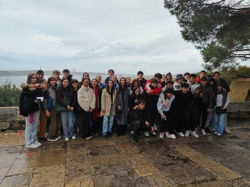 classi 5KL e 5S del liceo scientifico sportivo " Bodoni" in gita a Lisbona classi 5KL e 5S del liceo scientifico sportivo " Bodoni" in gita a Lisbona