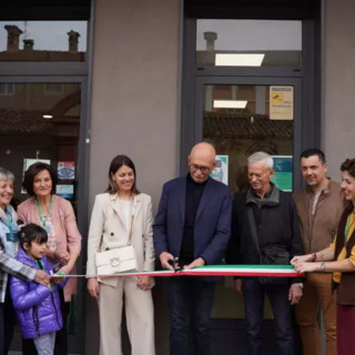 Il taglio del nastro di "Abbigliatempo" Il taglio del nastro di "Abbigliatempo"