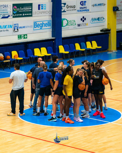 Il basket femminile di Serie A2 sceglie le Langhe: a La Morra si presenta la nuova Pallacanestro Torino Metropoli Il basket femminile di Serie A2 sceglie le Langhe: a La Morra si presenta la nuova Pallacanestro Torino Metropoli