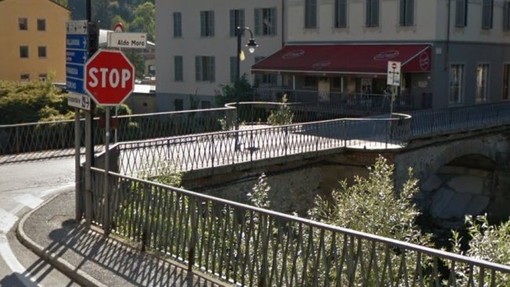 Mondovì, con la chiusura delle scuole partono in contemporanea i lavori sull’Ellero e il rifacimento dei marciapiedi in via Perotti