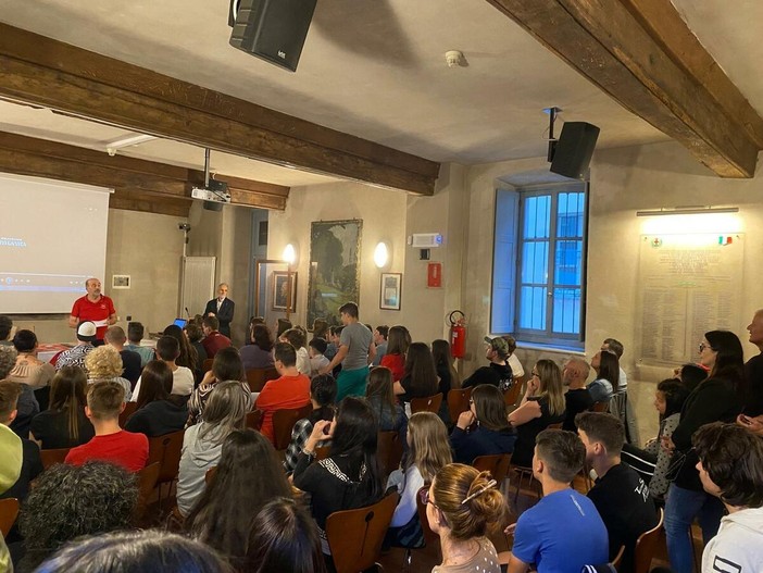 Bruno Vottero, presidente gruppo intercomunale Aido di Bagnolo Piemonte, Barge e Valle Po, durante un incontro sulla donazione di organi e tessuti