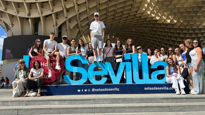 Bonelli: l’ultimo gruppo di alunni coinvolti nel PCTO estero ha scelto come destinazione SIVIGLIA Bonelli: l’ultimo gruppo di alunni coinvolti nel PCTO estero ha scelto come destinazione SIVIGLIA