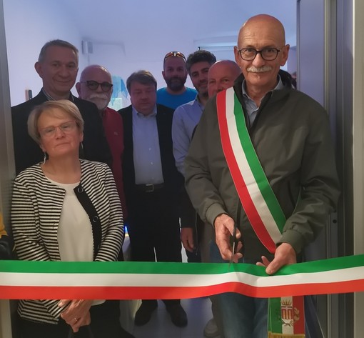 Il taglio del nastro Il taglio del nastro