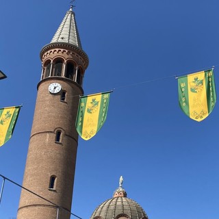 Enzo Mastrangelo firmerà il drappo del Palio e Alba “indosserà” i colori dei suoi Borghi