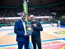Matteo Battocchio con il vicesindaco Luca Serale riceve il premio Anderlni per miglior allenatore della serie A2 2024/2025 Matteo Battocchio con il vicesindaco Luca Serale riceve il premio Anderlni per miglior allenatore della serie A2 2024/2025