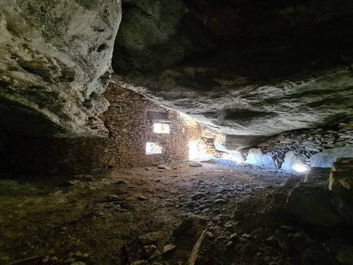 Tra le quarziti del Mombracco escursione alla scoperta della “montagna di Leonardo”