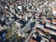 Una veduta aerea delle piazze e strade del centro storico di Bagnolo Piemonte che si trasformeranno in &quot;Boulevard della Pietra&quot;
