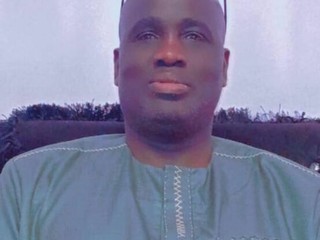 Abdu Dian: il venditore semegalese conosciuto come "Blu"