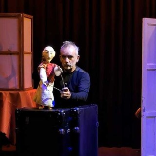 Burattinarte arriva a Cherasco: una serata tra micro-teatro, marionette e poesia Burattinarte arriva a Cherasco: una serata tra micro-teatro, marionette e poesia