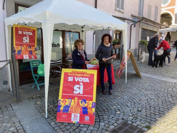 Al mercato di Barge  parte il tour referendario: “Informare è un dovere, votare è un diritto”