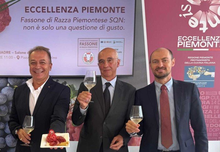 Da sinistra l'assessore regionale Bongioanni con Guido Groppo e Alessandro Filippa, rispettivamente presidente e direttore Coalvi Da sinistra l'assessore regionale Bongioanni con Guido Groppo e Alessandro Filippa, rispettivamente presidente e direttore Coalvi