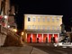 Palazzo Garrone, a Bra, illuminato di rosso per celebrare la Giornata Mondiale della Croce Rossa